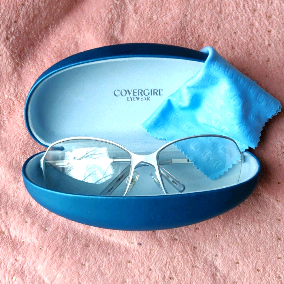 Covergirl Cosmo Glasses With Case Covergirl Cosmo Glasses With Case